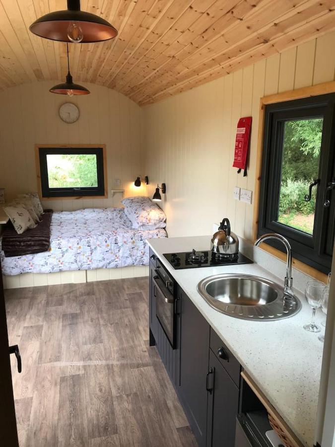 Sunset Shepherds Hut Taunton Exterior photo